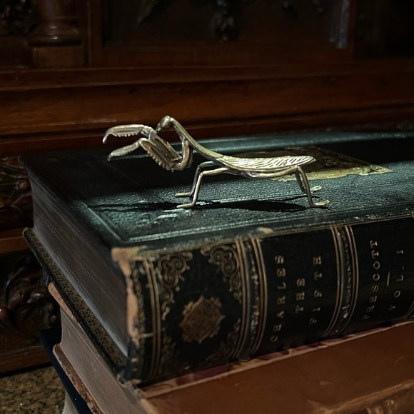 Brass Alloy Praying Mantis Vintage-style Sculpture Desk Decor - Picture 3 of 6